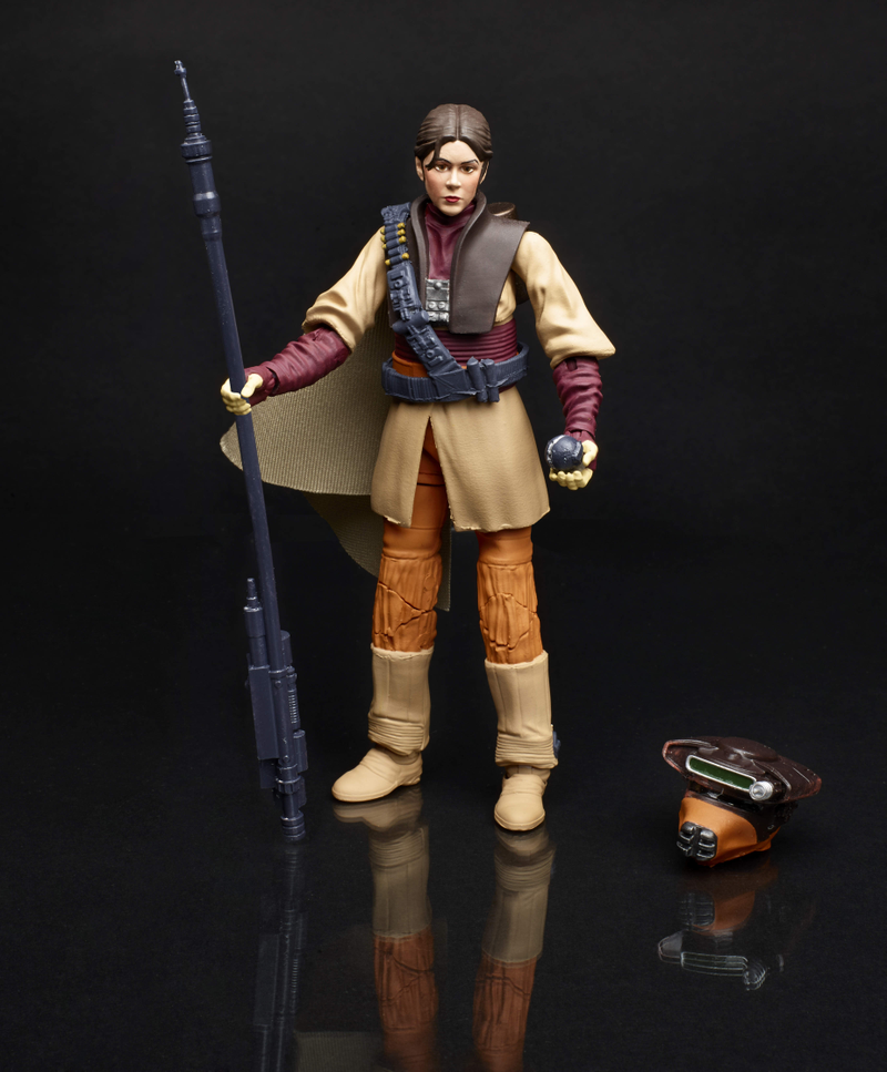 Illustration for article titled Rejoice, The New Star Wars Figures Come With A Non-Slave Leia